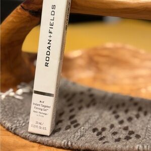 Rodan + Fields Firming Gel - White